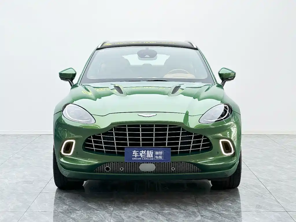 Aston Martin DBX 2023 — фото 2
