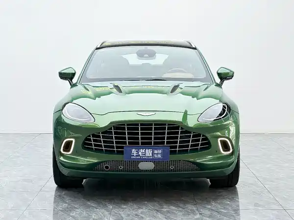 Aston Martin DBX 2023