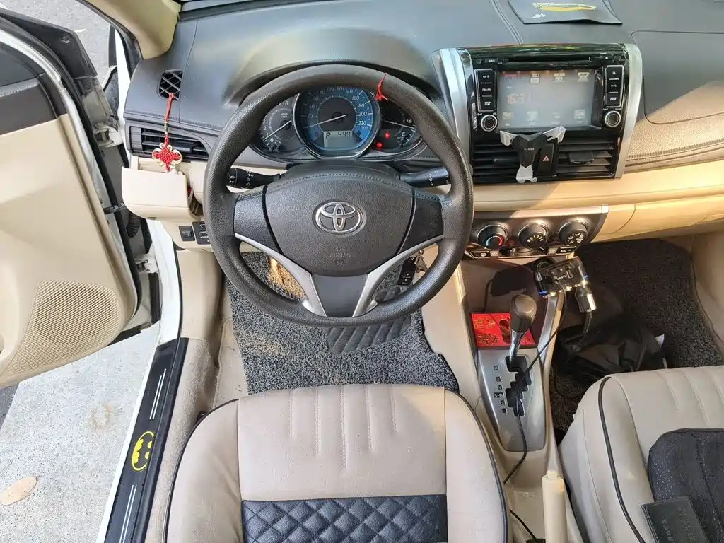 Toyota Yaris L 2014 — фото 11