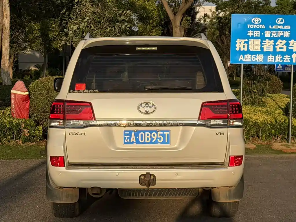 Toyota Land Cruiser 2018 — фото 6