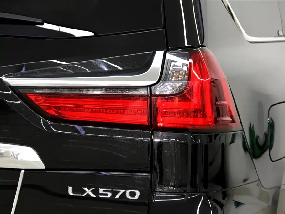Lexus LX 2020 — фото 35