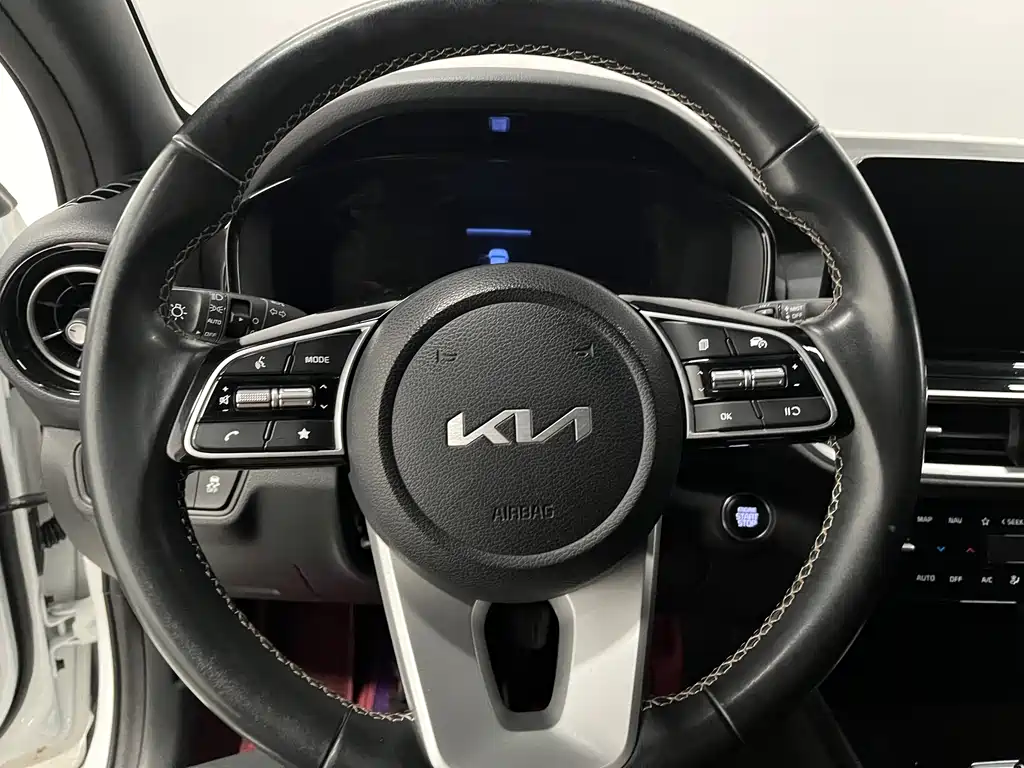 Kia K3 2023 — фото 13