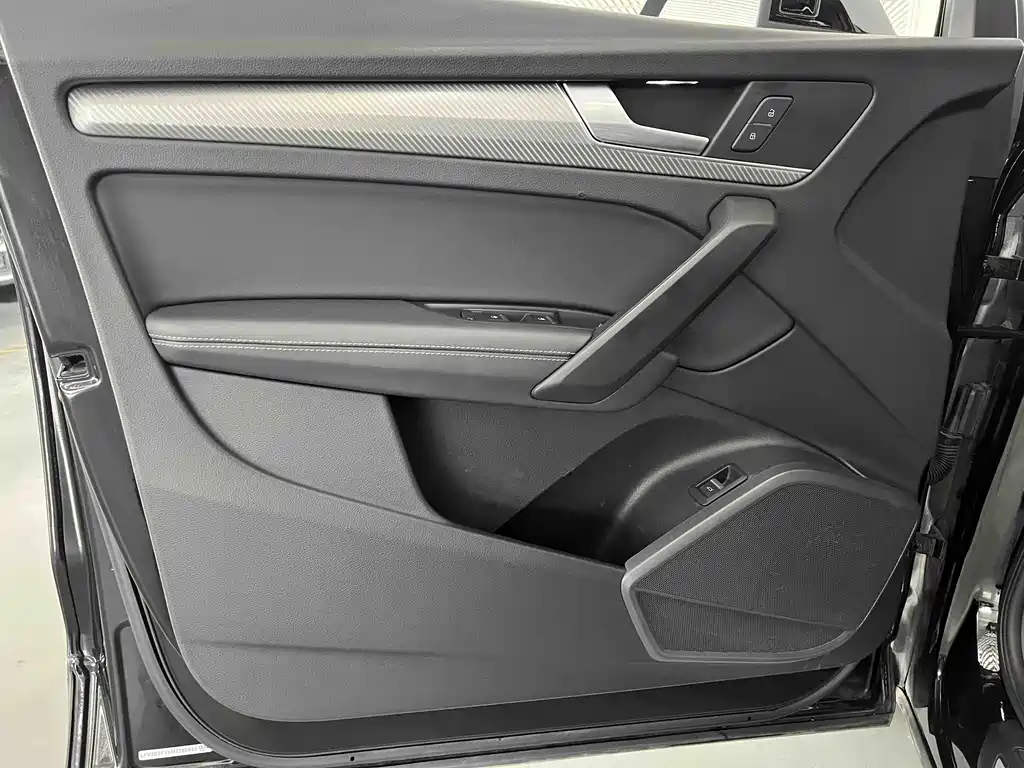 Audi Q5L 2021 — фото 9