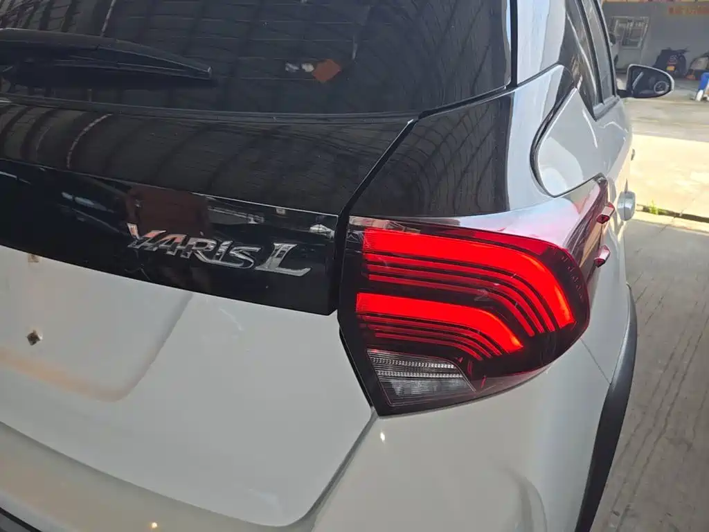 Toyota Yaris L 2023 — фото 8