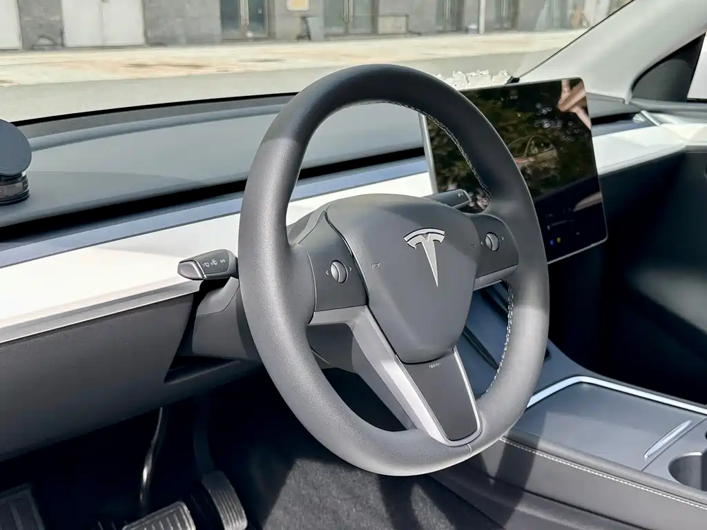 Tesla Model Y 2023 — фото 10