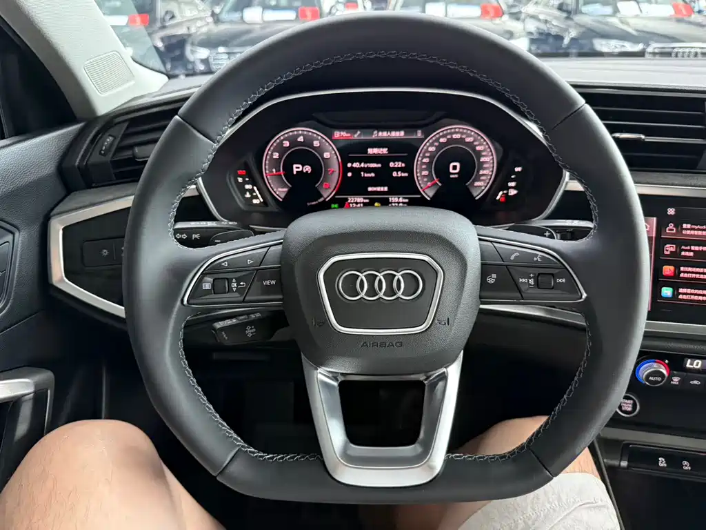 Audi Q3 2022 — фото 14