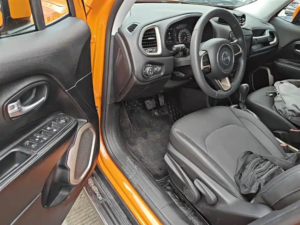Jeep Renegade 2018 — фото 16