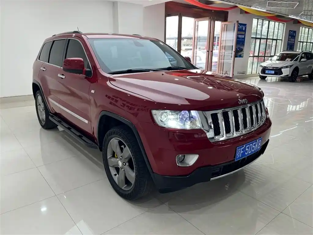 Jeep Grand Cherokee 2013 — фото 3
