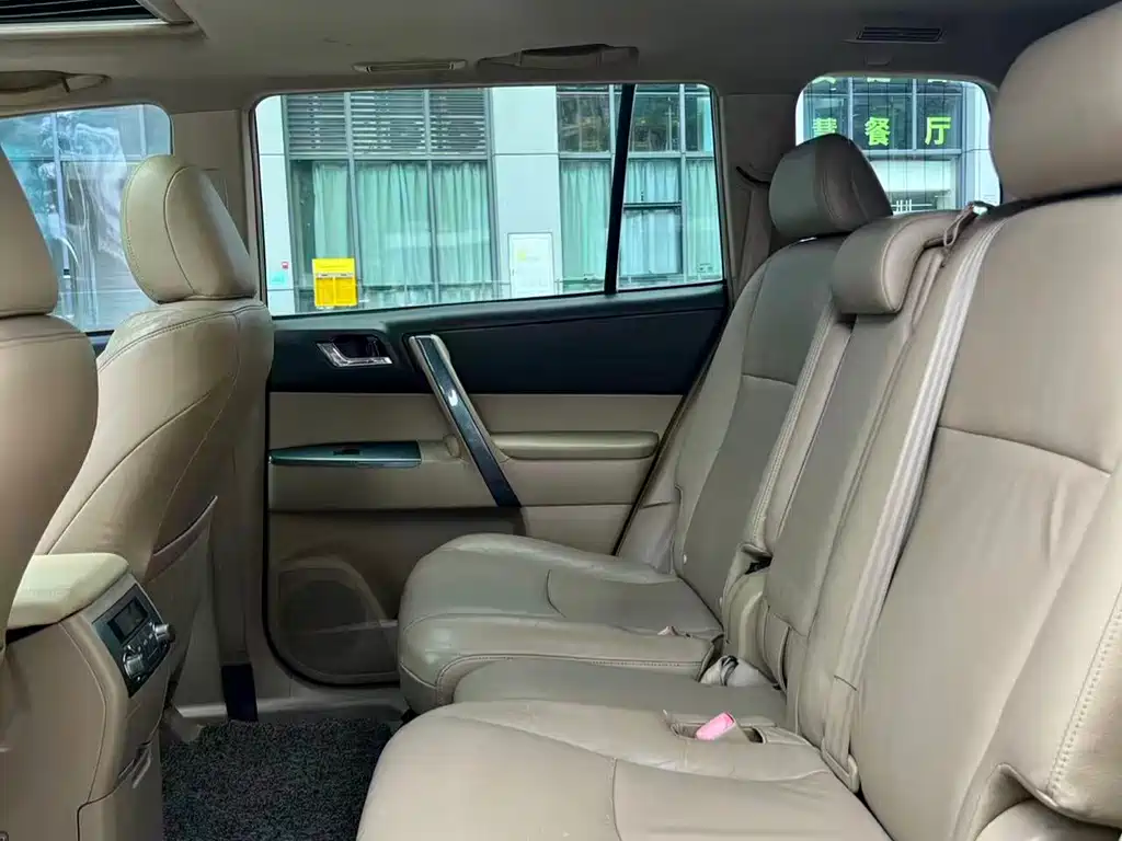 Toyota Highlander 2010 — фото 10