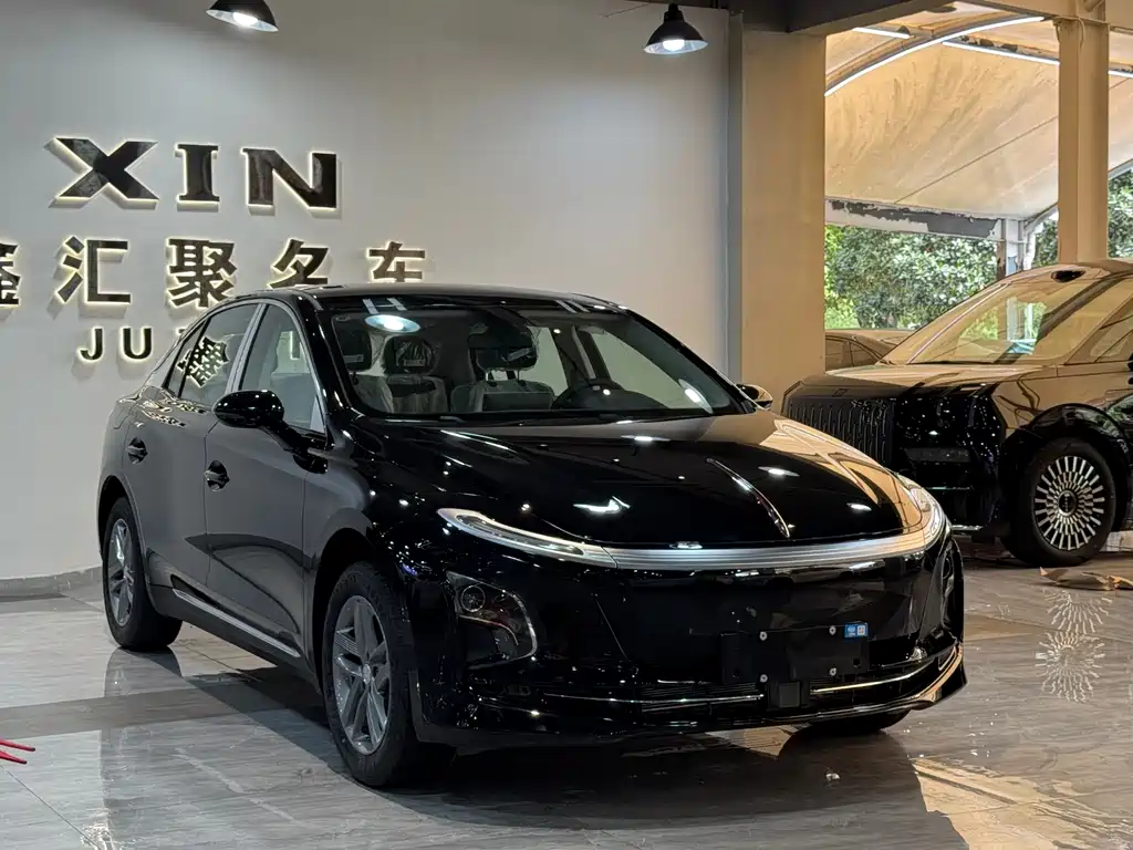 Hongqi E-QM5 — фото 3