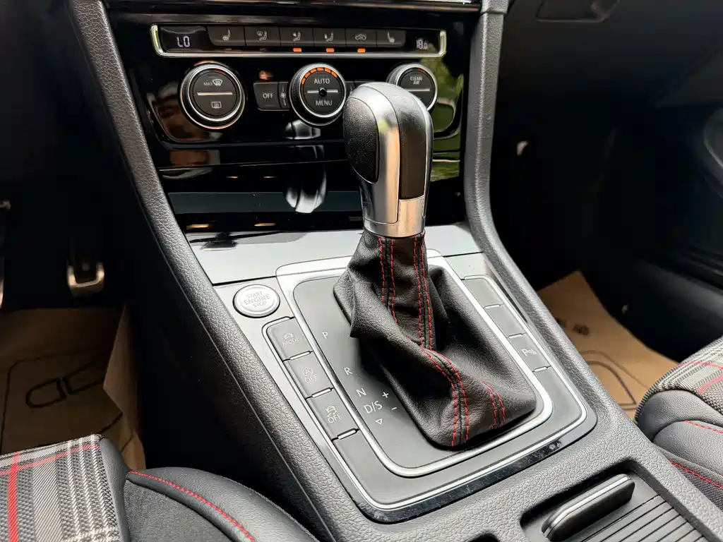 Volkswagen Golf GTI 2018 — фото 13