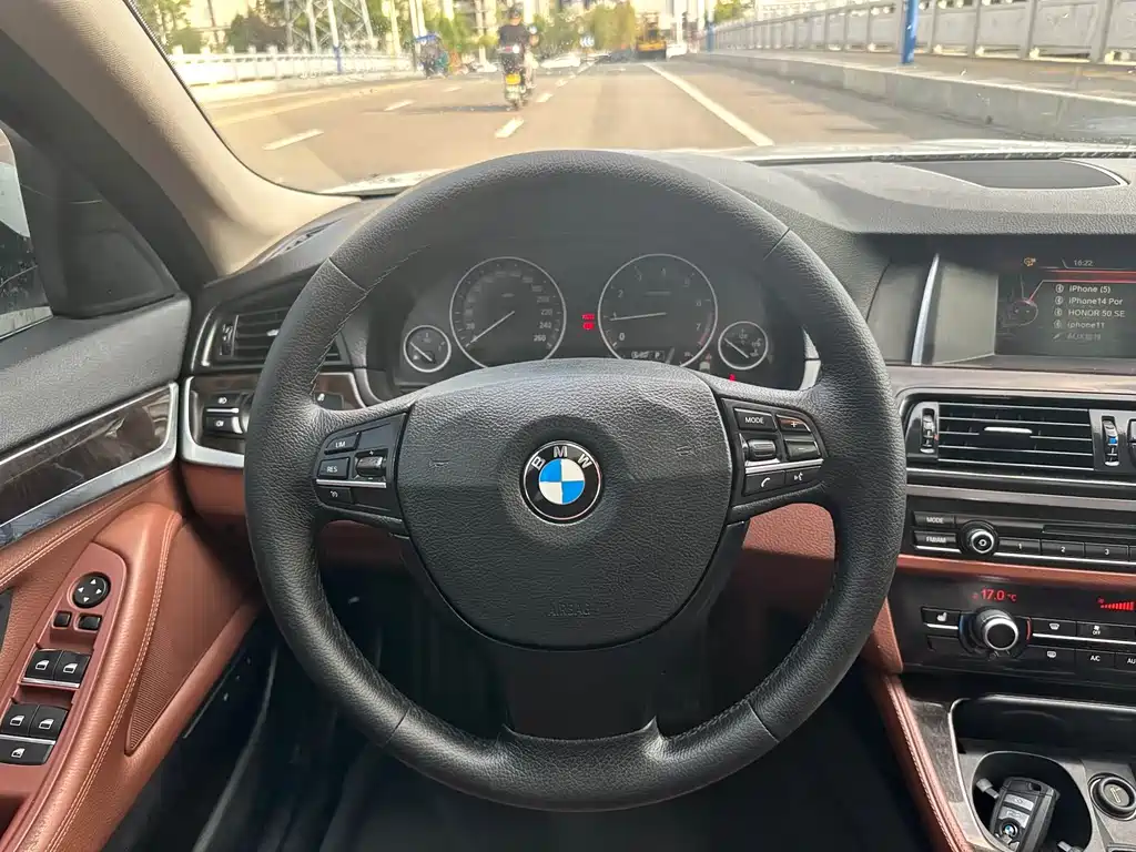 BMW 5 Series 2016 — фото 12
