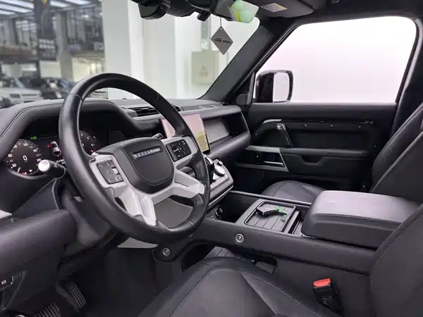 Land Rover Defender 2023