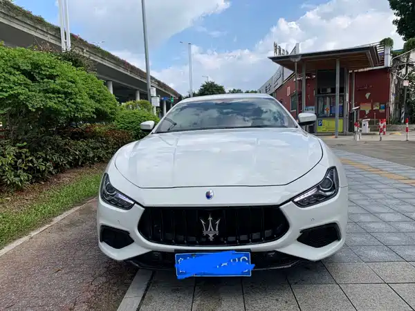 Maserati Ghibli 2021
