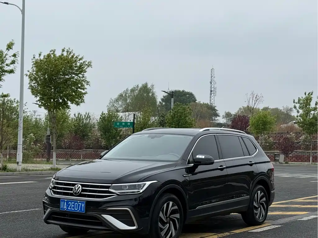Volkswagen Tiguan L 2022 — фото 1
