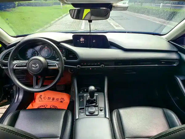 Mazda 3 Axela 2022