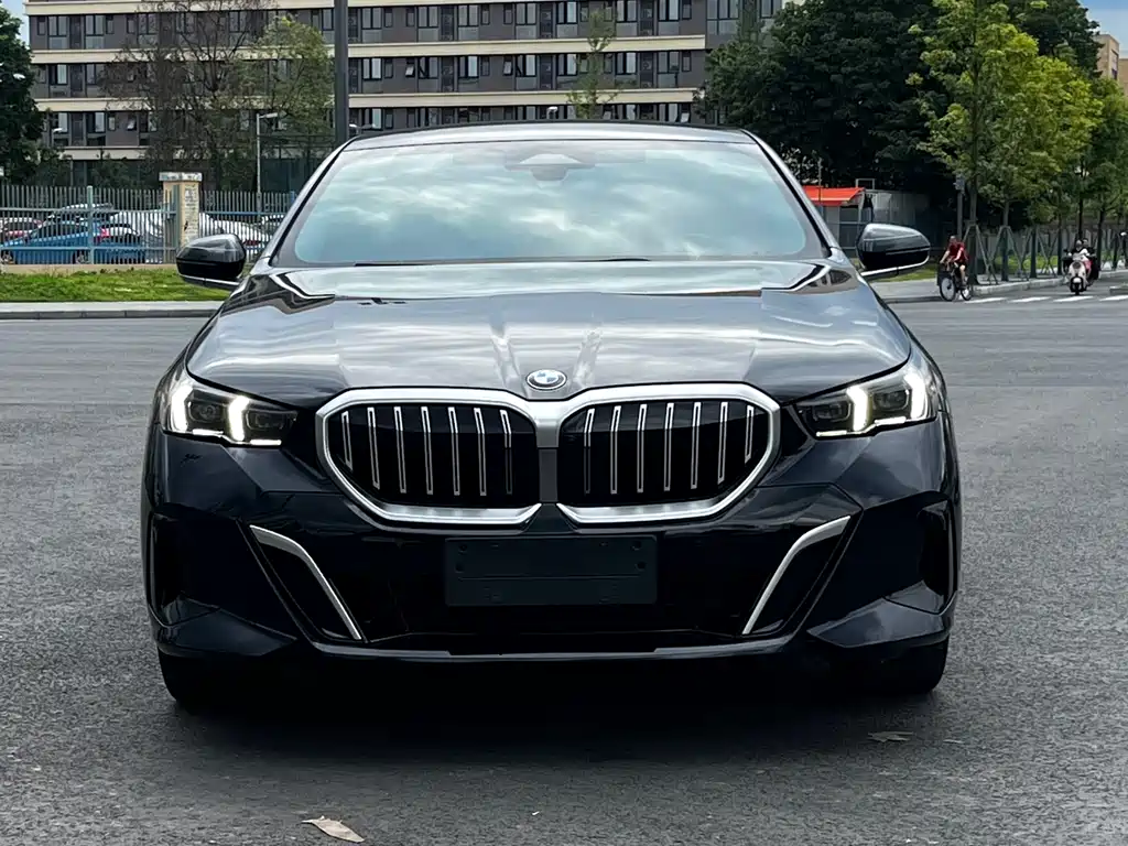 BMW 5 Series 2025