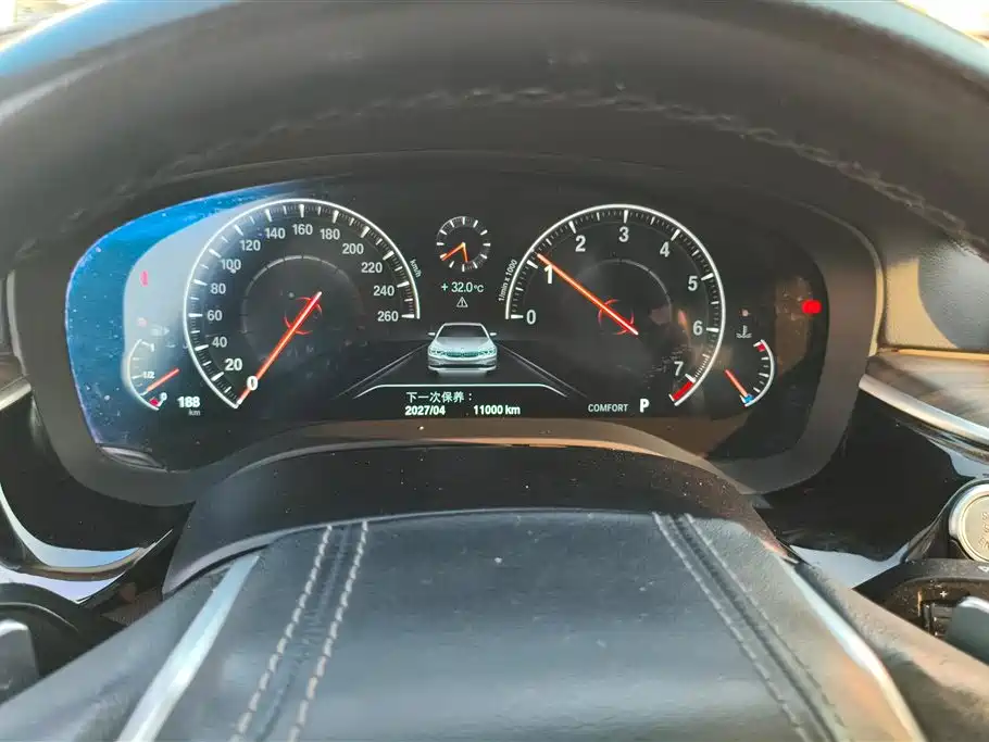 BMW 5 Series 2019 — фото 14