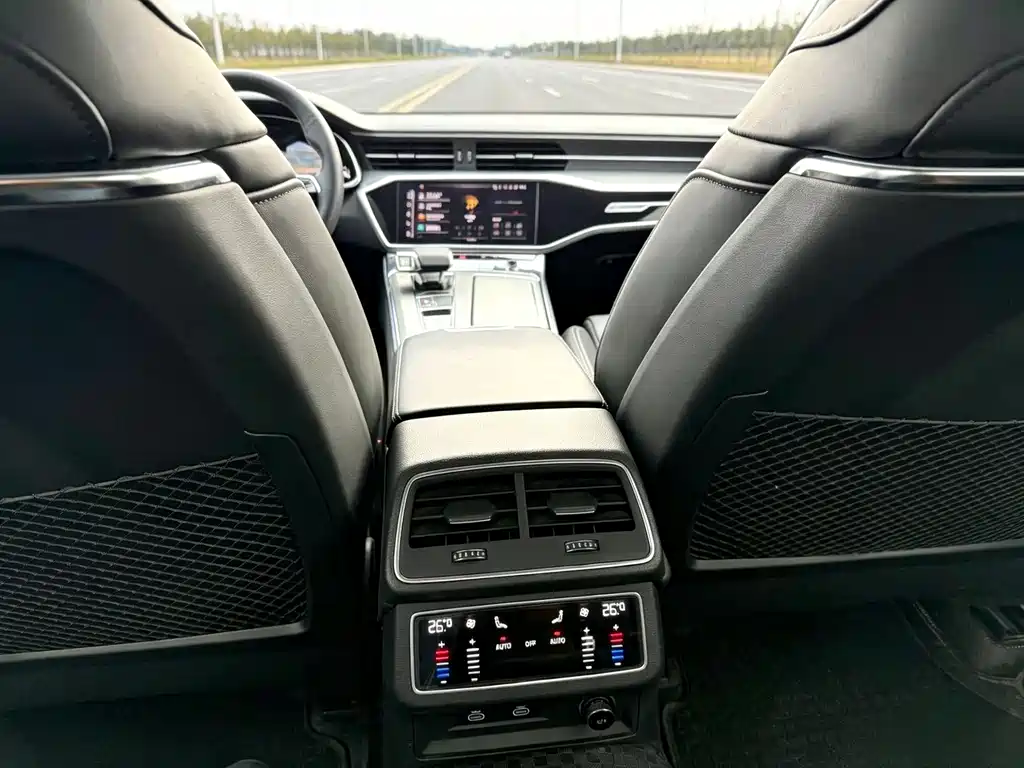Audi A6L 2023 — фото 4