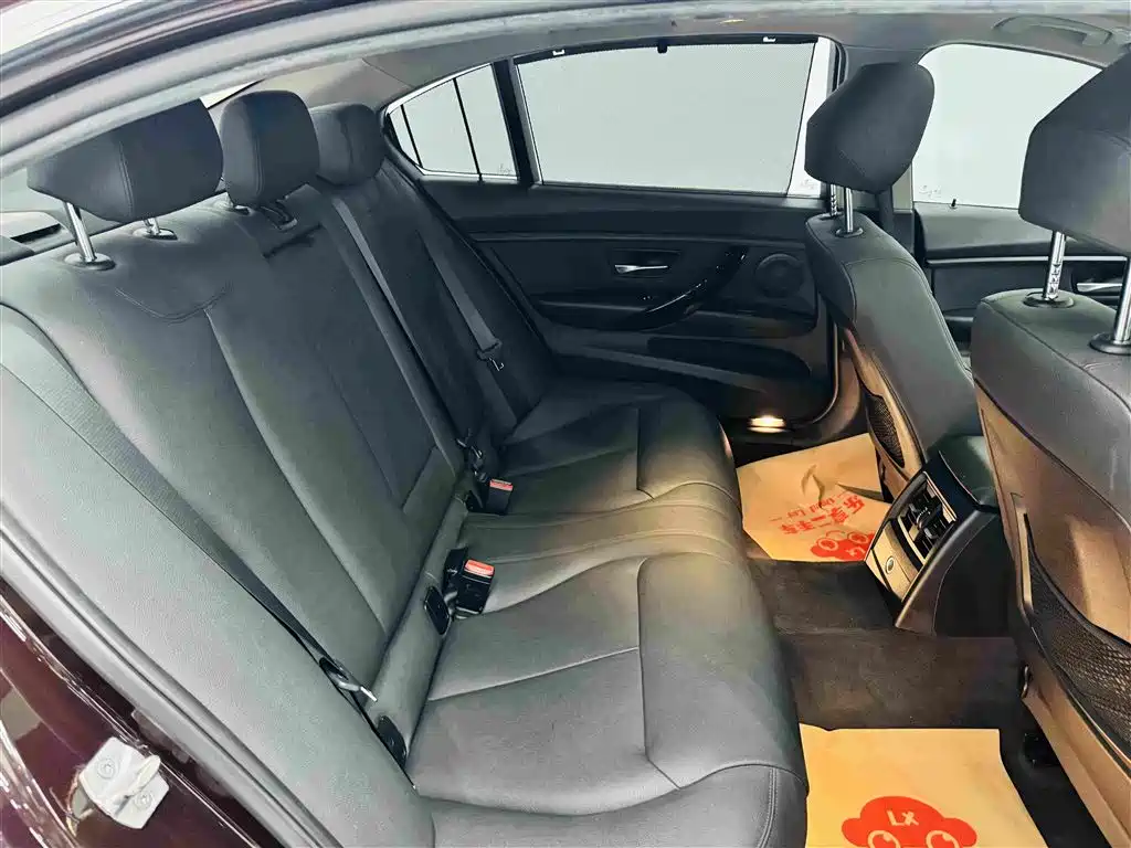 BMW 3 Series 2017 — фото 27