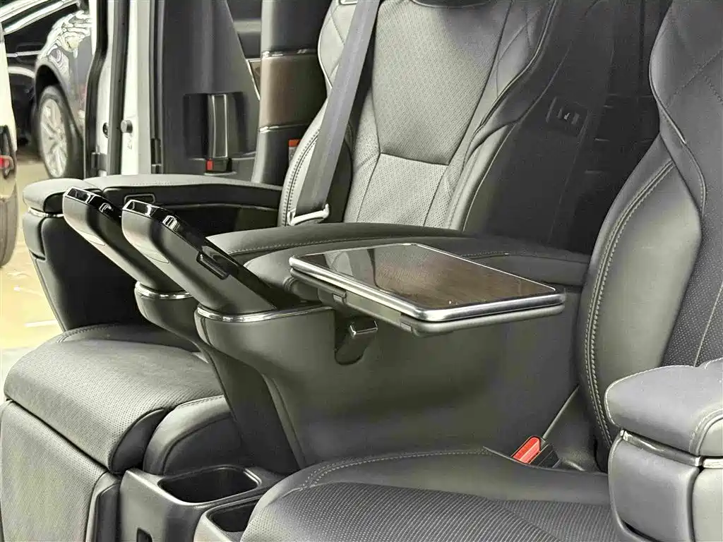 Toyota Vellfire 2025 — фото 12