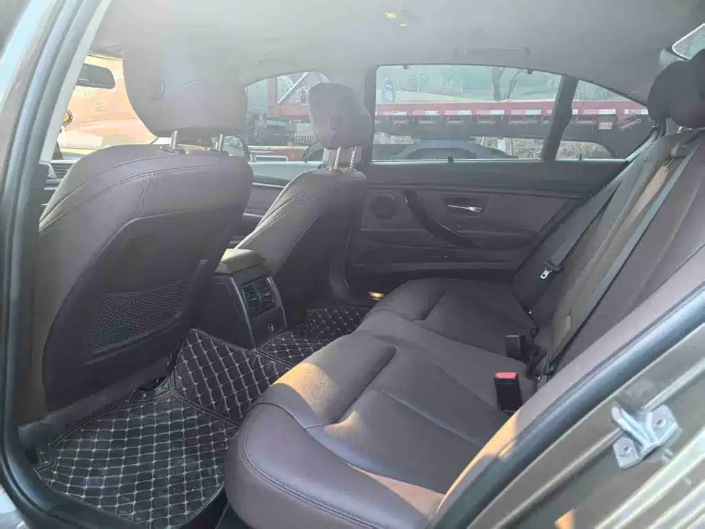 BMW 3 Series 2019 — фото 10