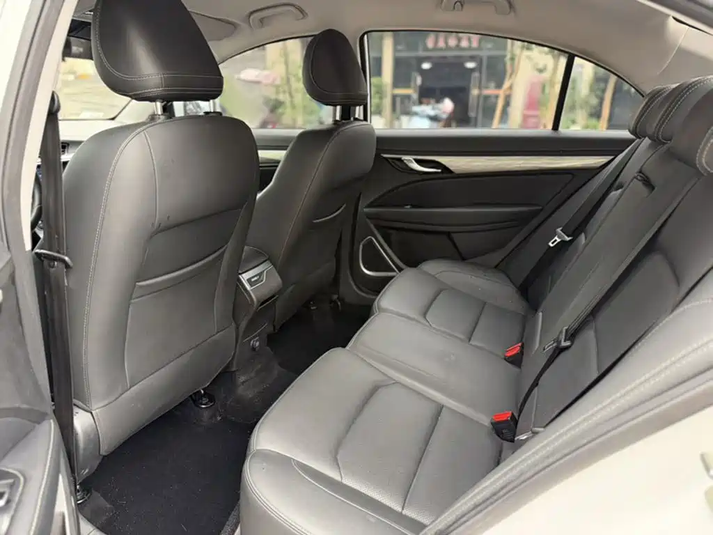 Geely Emgrand 2019 — фото 10