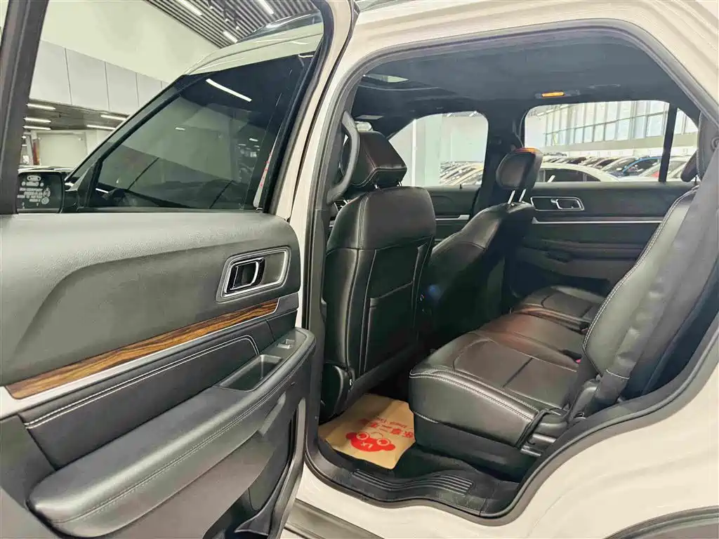 Ford Explorer 2018 — фото 16