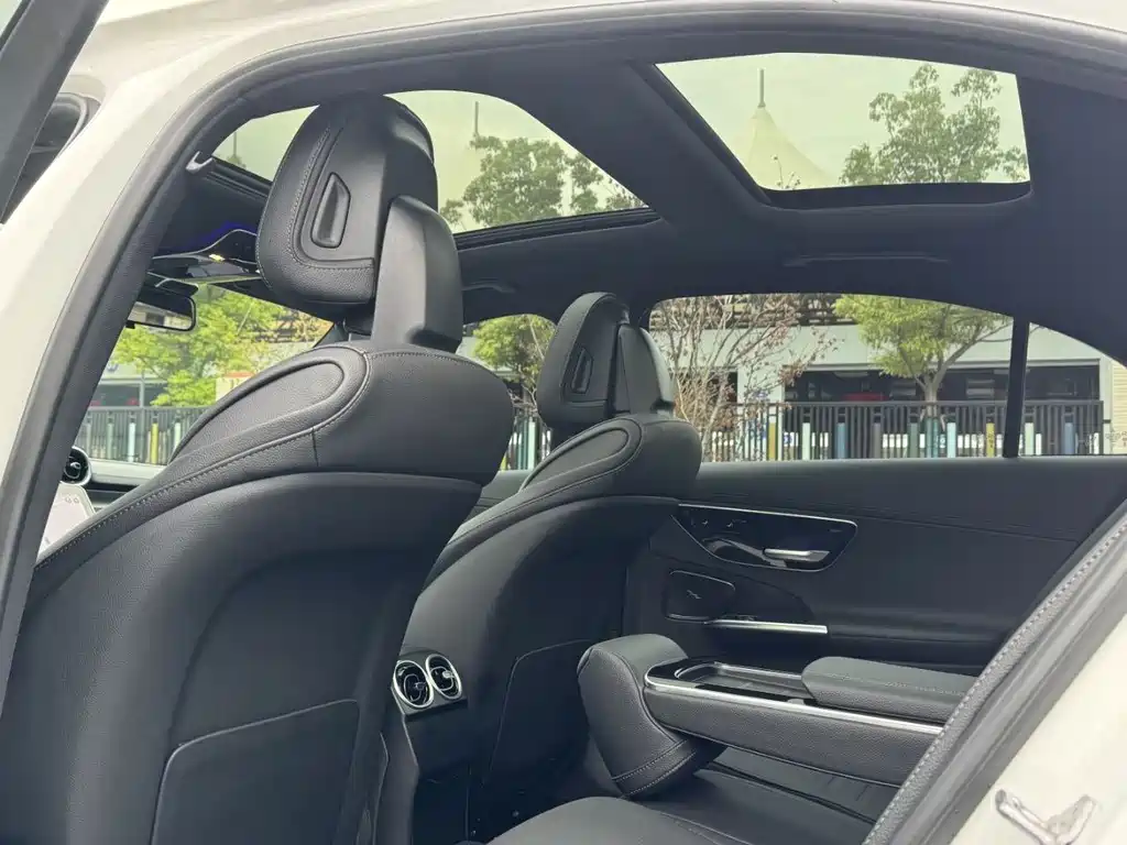 Mercedes-Benz C-Class 2023 — фото 11