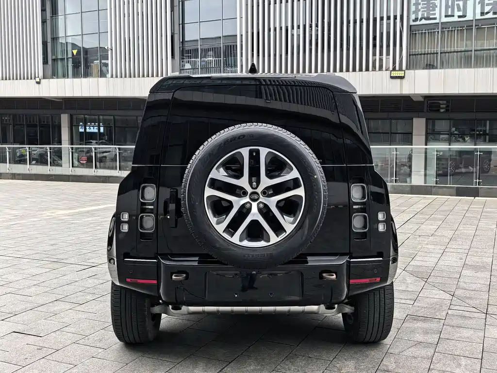 Land Rover Defender 2021 — фото 17