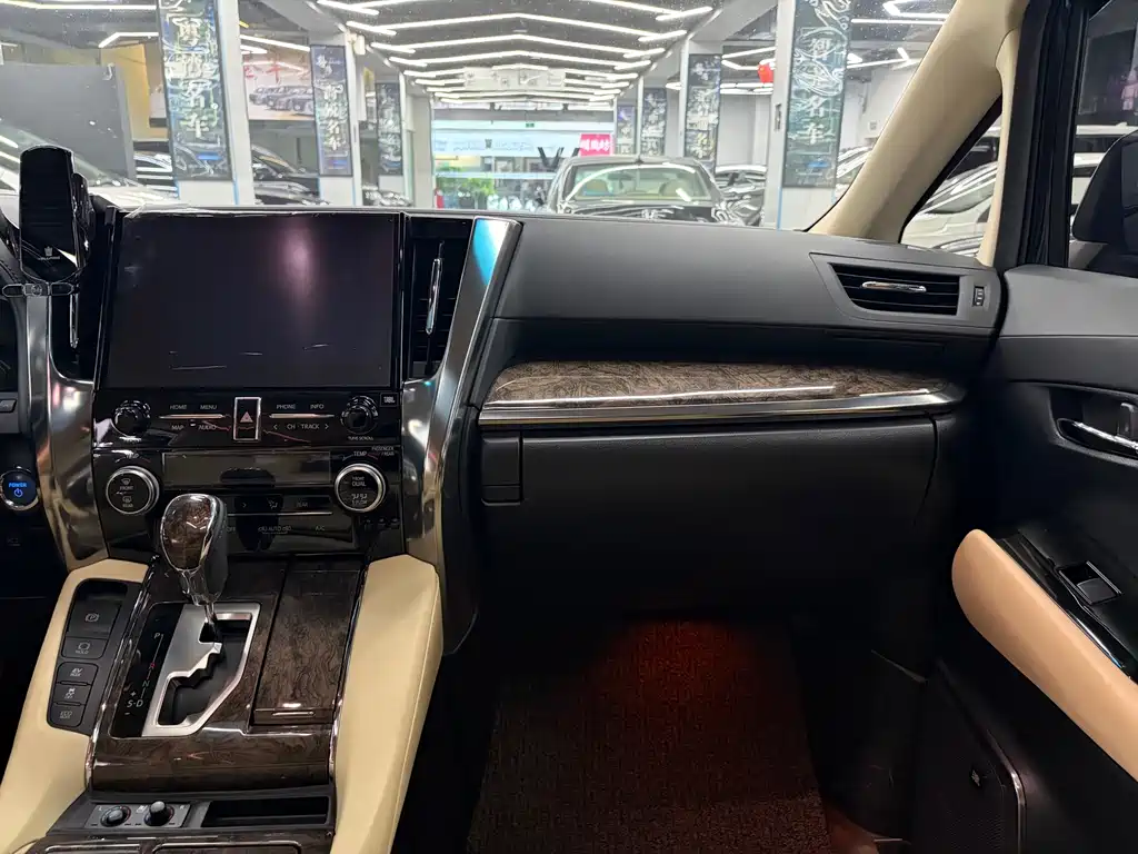 Toyota Vellfire 2021 — фото 12