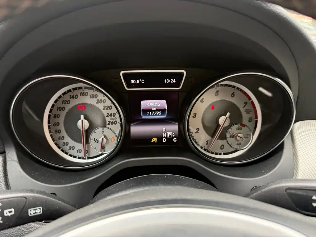 Mercedes-Benz GLA 2016 — фото 23