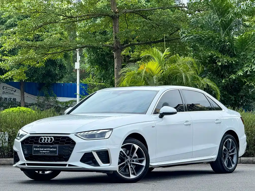 Audi A4L 2025 — фото 1