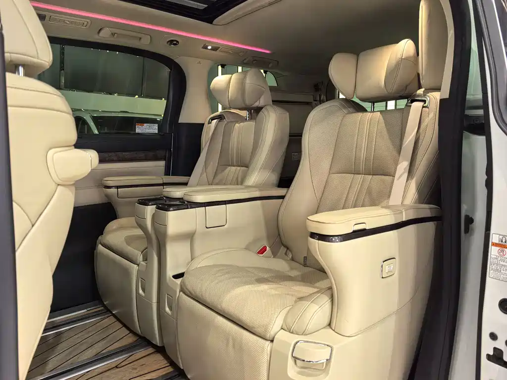 Toyota Vellfire 2020