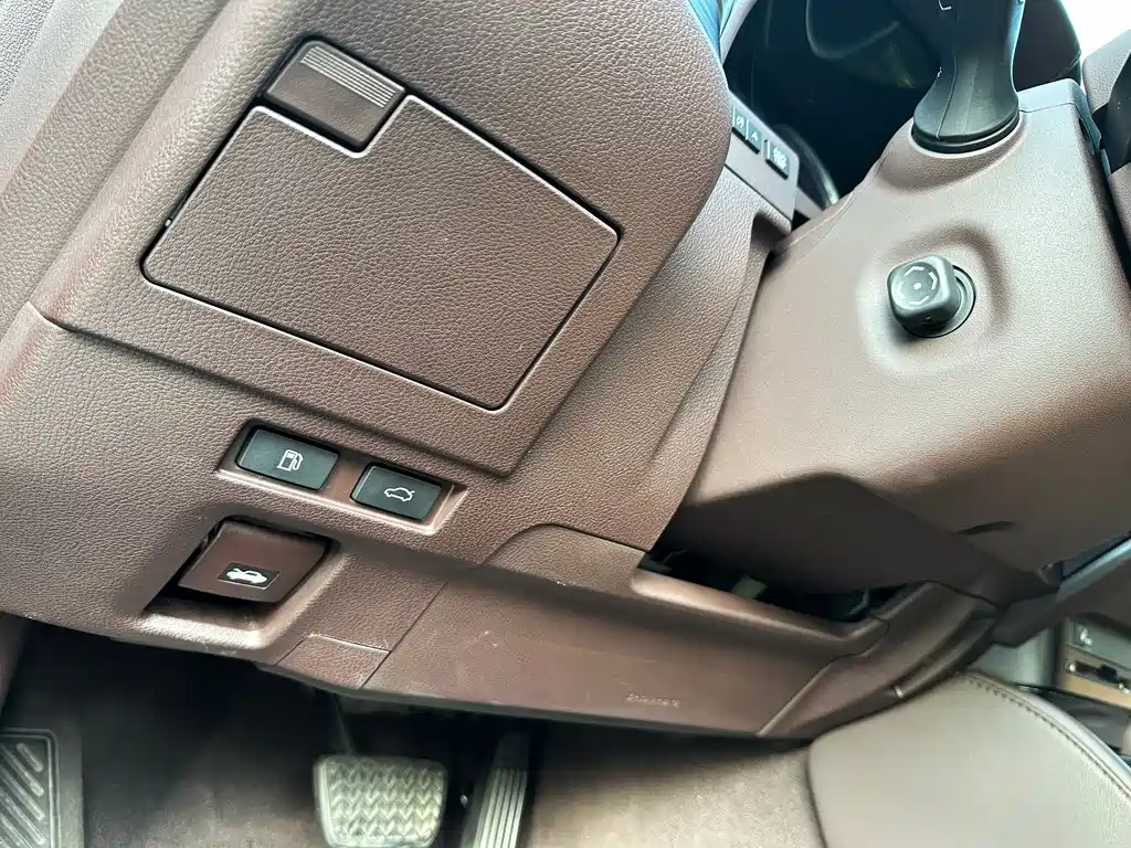 Lexus ES 2020 — фото 12