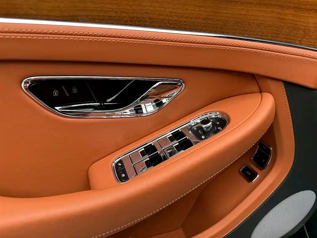 Bentley Continental 2022 — фото 10