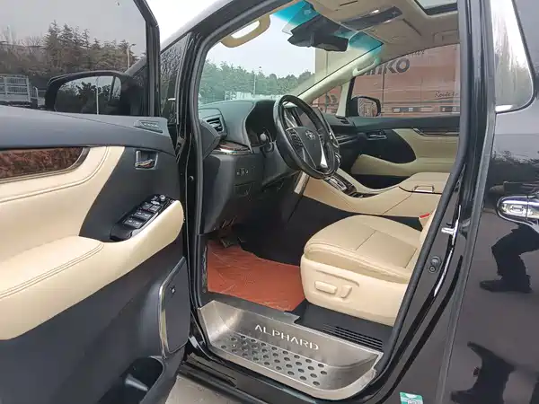 Toyota Alphard 2020