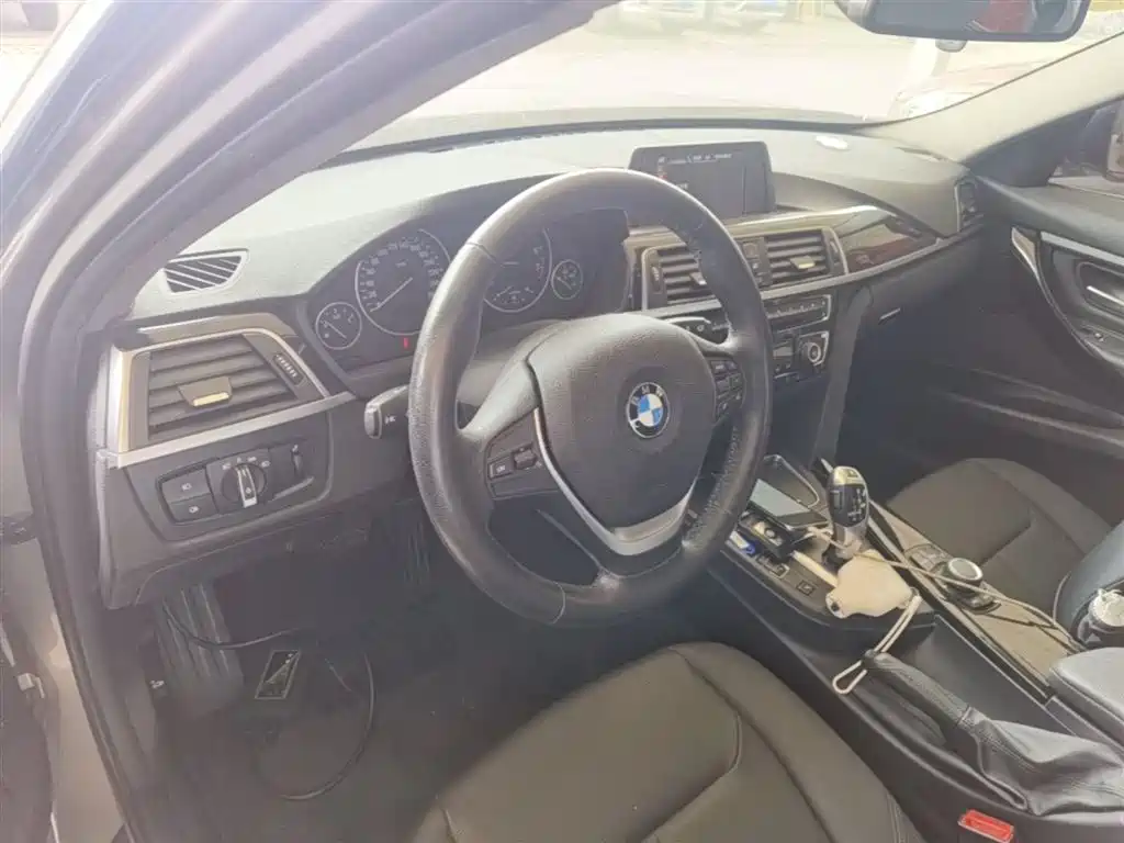BMW 3 Series 2017 — фото 10