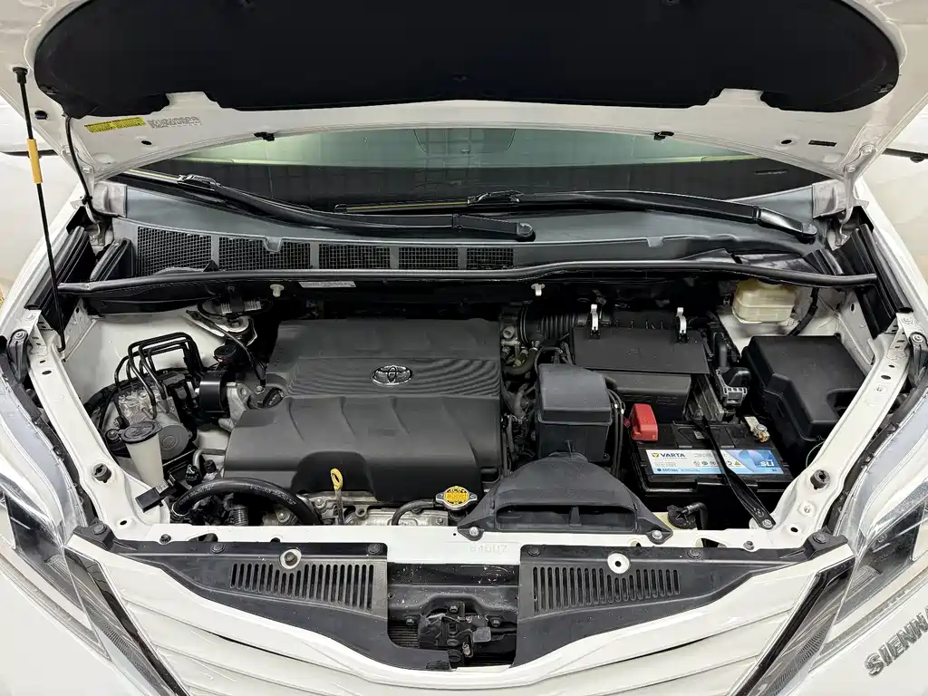 Toyota Sienna 2015 — фото 32