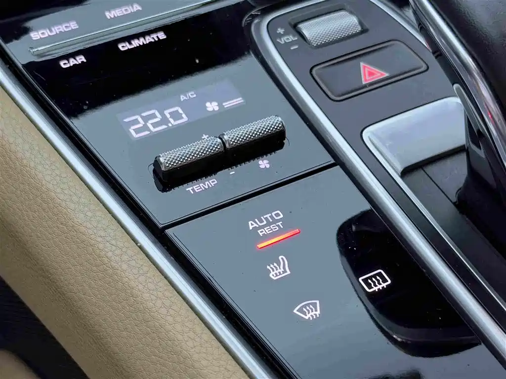 Porsche Panamera 2019 — фото 16