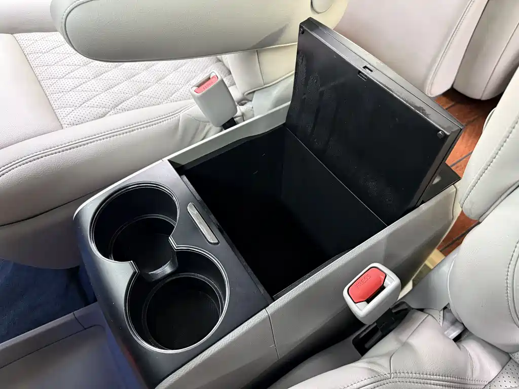 Toyota Sienna 2015 — фото 26