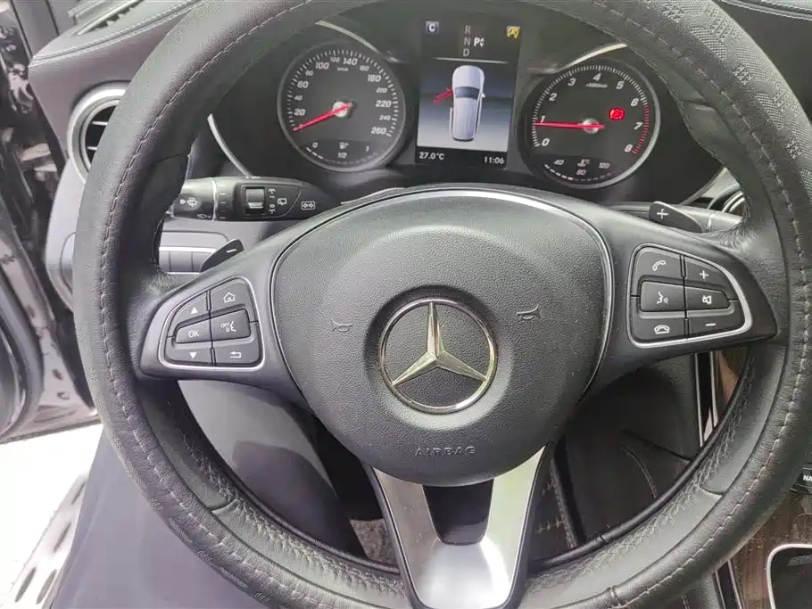 Mercedes-Benz GLC 2018 — фото 15