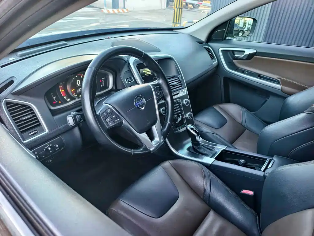 Volvo XC60 2015 — фото 13