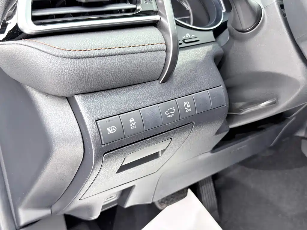 Toyota Camry 2021 — фото 11