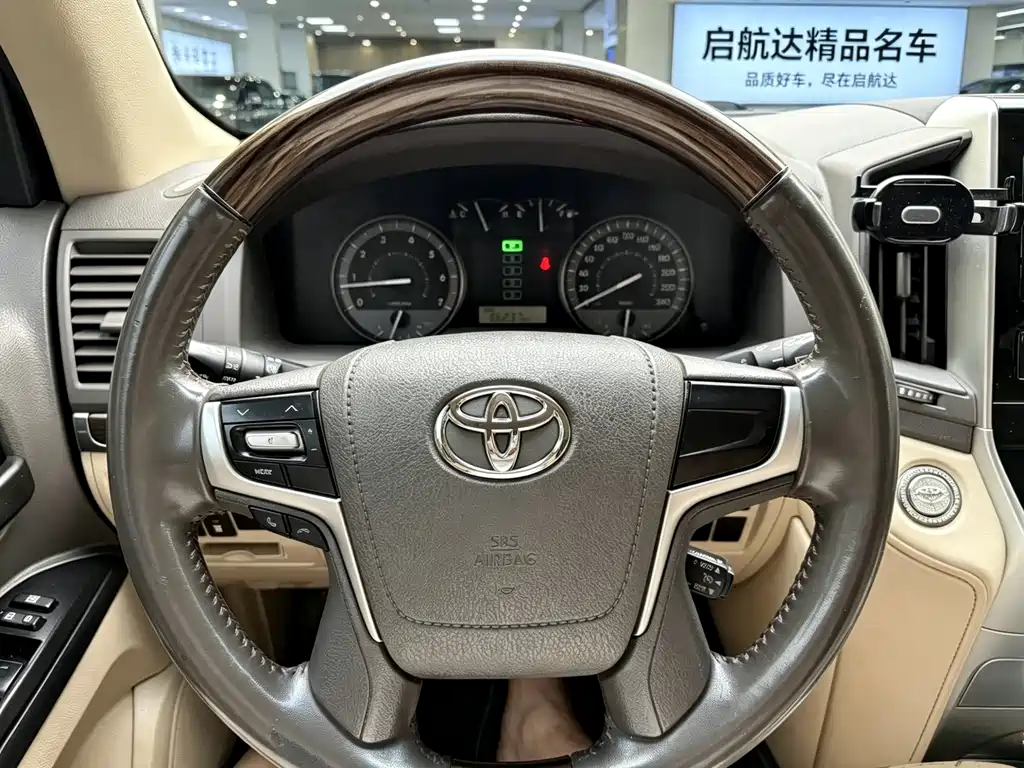 Toyota Land Cruiser 2020 — фото 7