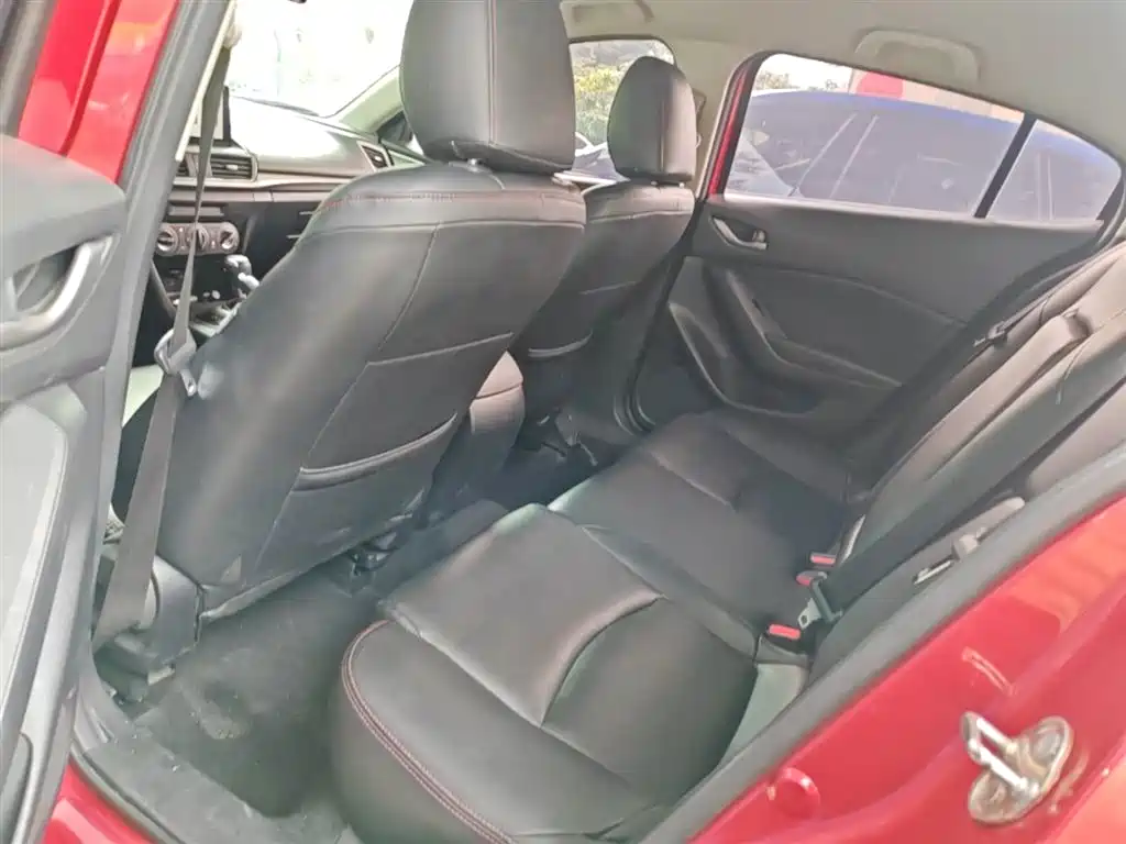 Mazda 3 Axela 2018 — фото 17