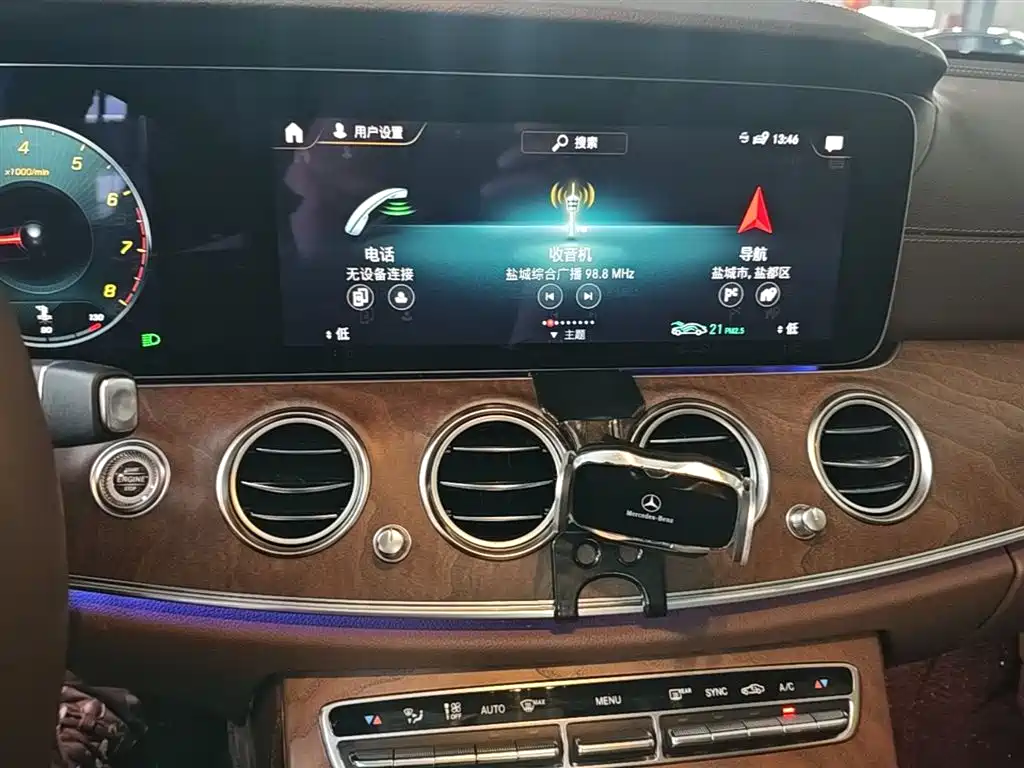 Mercedes-Benz E-Class 2022 — фото 13