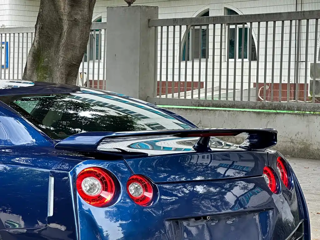 Nissan GT-R 2013 — фото 12