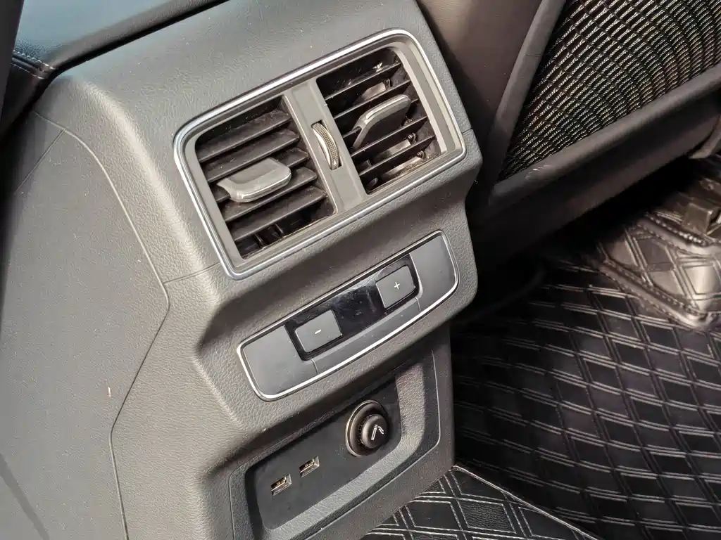Audi Q5L 2022 — фото 20