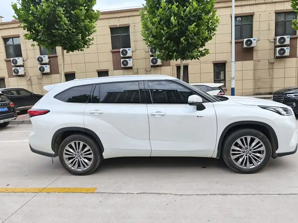 Toyota Highlander 2025